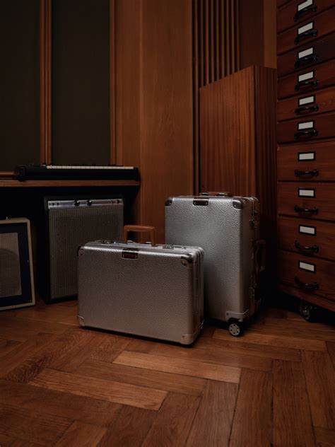 rimowa france website.